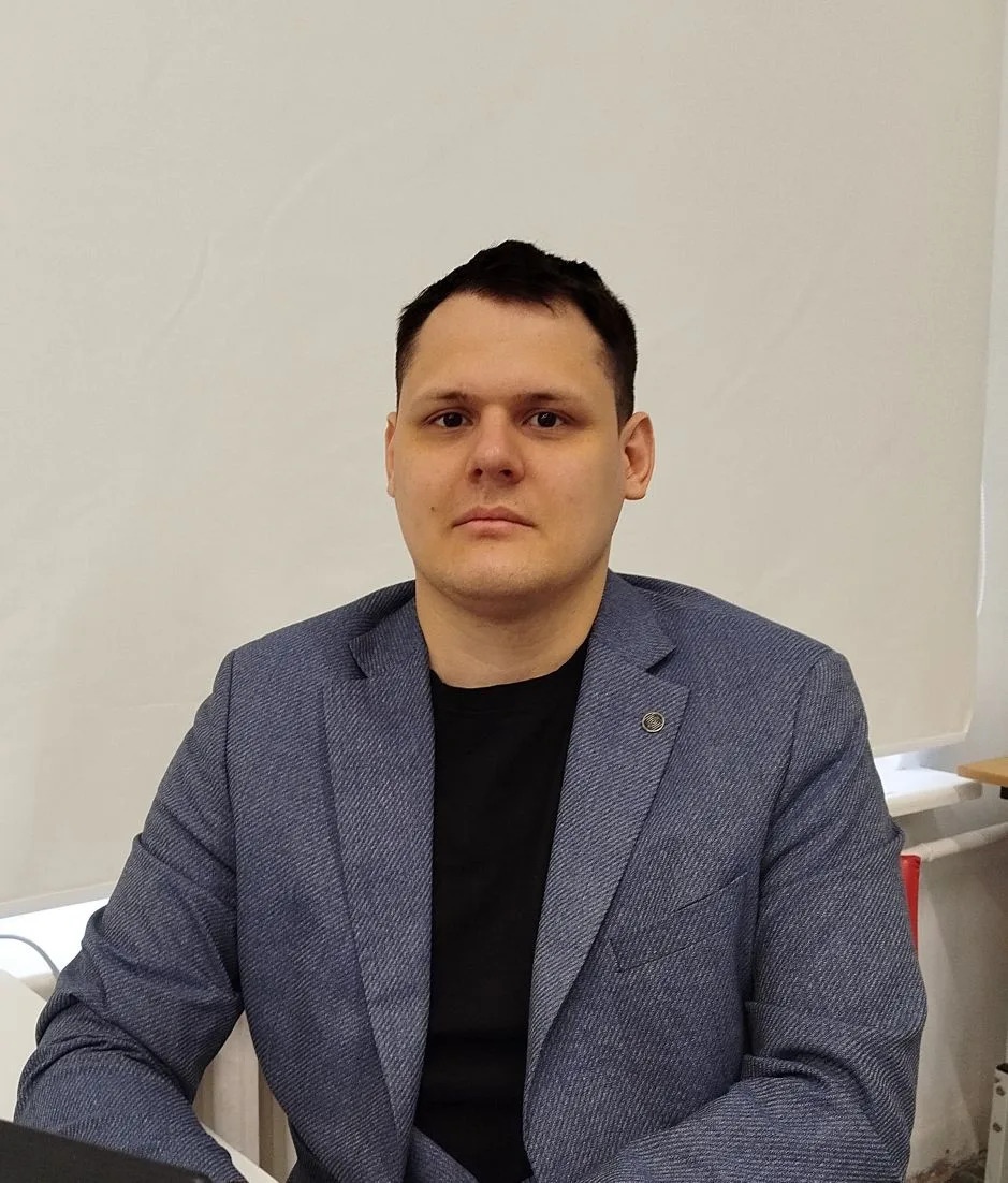 Владимиров Денис Владимирович.